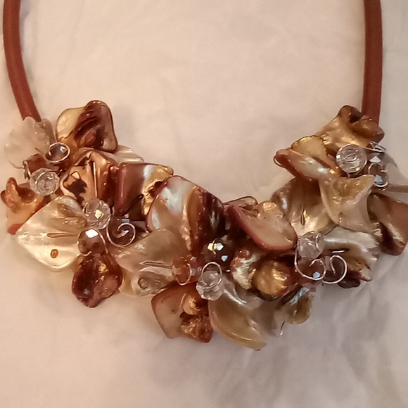 Handmade resin necklace - Picture 5 of 8